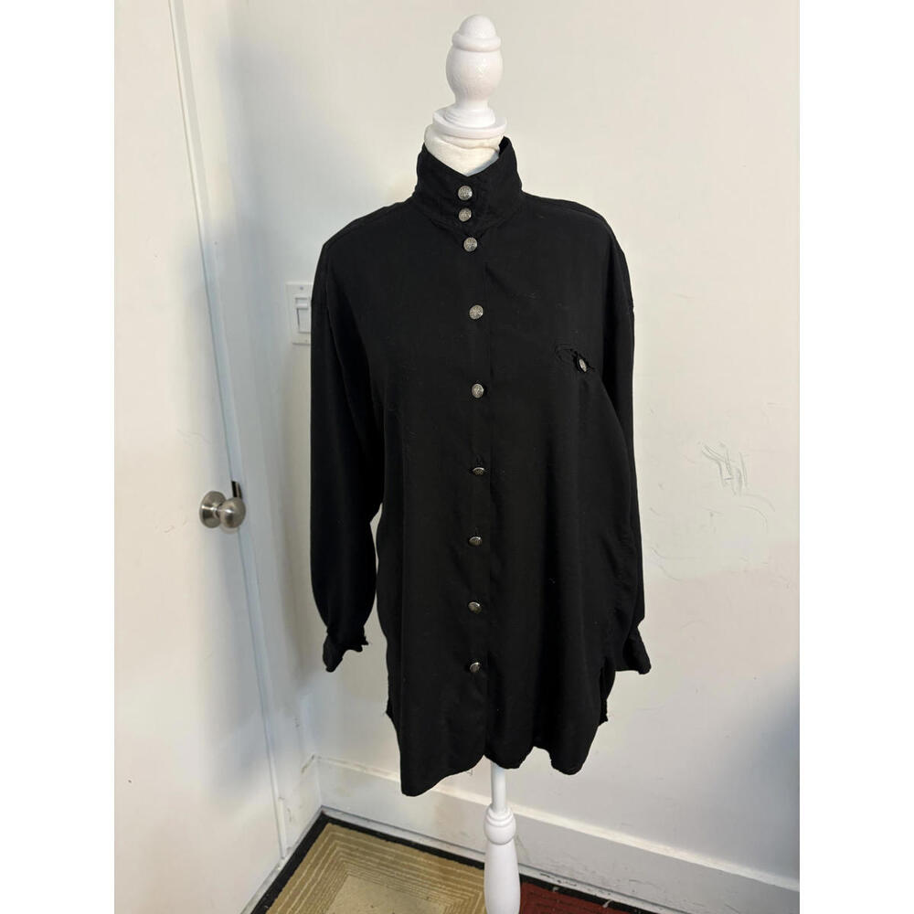 Uoyov Vintage Black Long Sleeve Button-Up Shirt with Decorative Buttons